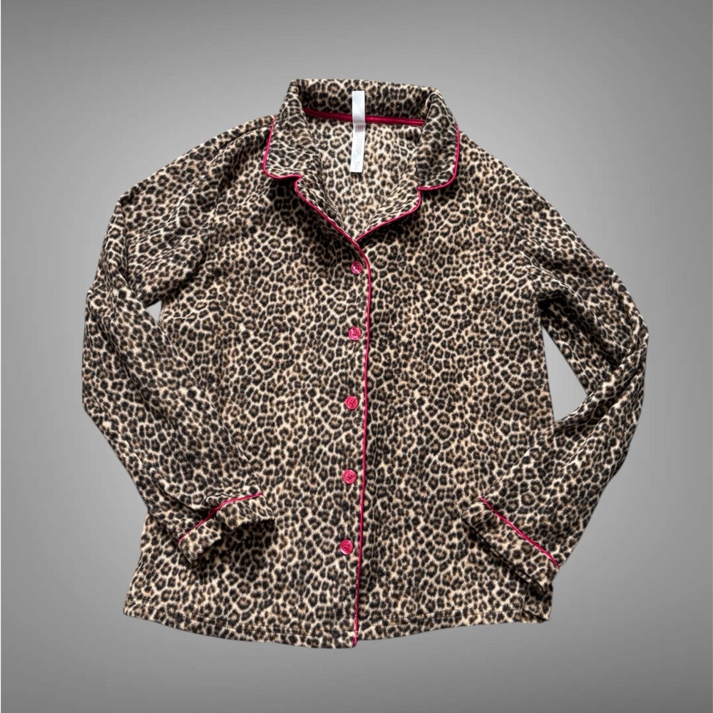 Gilligan & O’Malley Leopard Print pajama top with Pink Trim